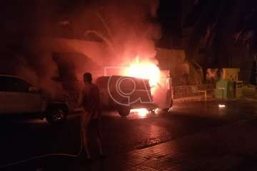 Arden dos vehículos de madrugada en Lomo Bristol, en un incendio que los vecinos creen 