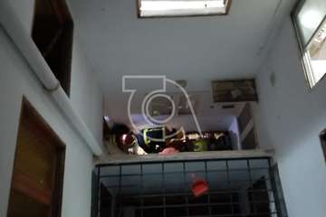 La Policía Nacional investiga la caída de una mujer al patio de luz desde la tercera planta de un edificio/TA.