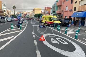Una vecina de Lomo Cementerio sufre un fuerte golpe de un vehículo al tratar de cruzar la antigua carretera del Sur/TA.