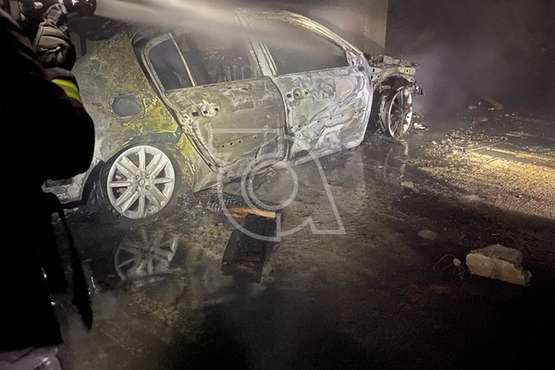 Dos vehículos arden en el casco de Telde durante la madrugada/TA.