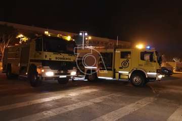 Dos vehículos arden en el casco de Telde durante la madrugada/TA.