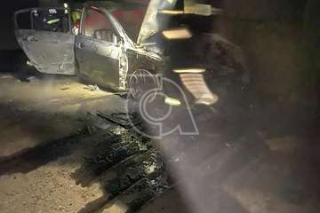 Dos vehículos arden en el casco de Telde durante la madrugada/TA.