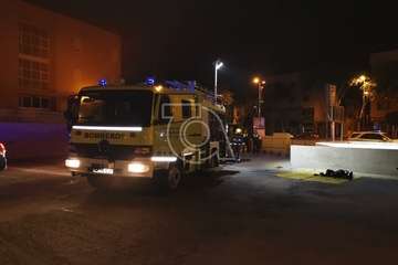 Dos vehículos arden en el casco de Telde durante la madrugada/TA.