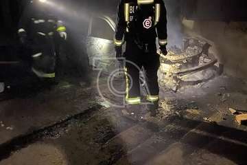 Dos vehículos arden en el casco de Telde durante la madrugada/TA.