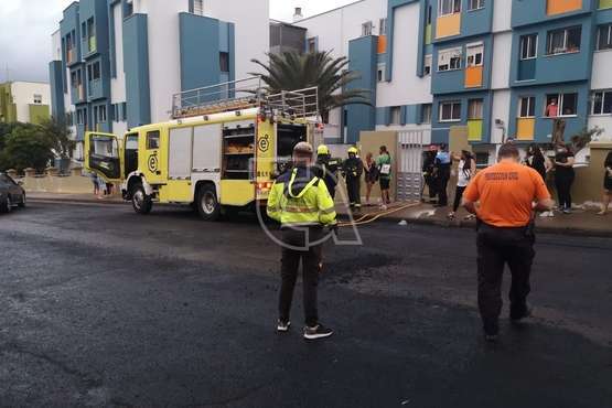  Un vecino prende fuego a su vivienda en Jinámar y huye del lugar/TA.
