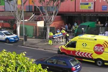 Un trabajador de las obras del Mercado Mercado sufre un percance/TA.