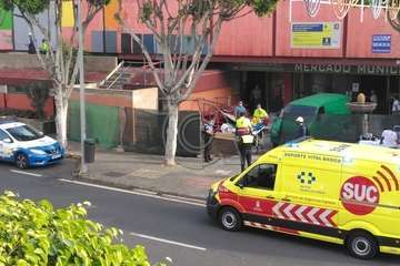 Un trabajador de las obras del Mercado Mercado sufre un percance/TA.