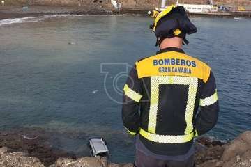 Un vehículo se precipita al mar desde un promontorio en la playa de Silva/TA.