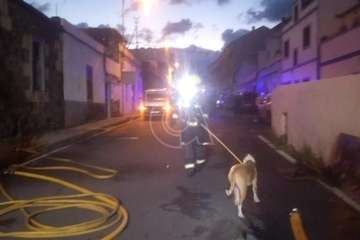 Incendio en un antiguo inmueble de dos plantas en San Antonio-Telde/TA.