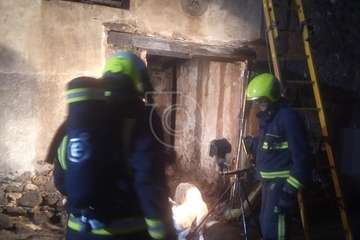 Incendio en un antiguo inmueble de dos plantas en San Antonio-Telde/TA.