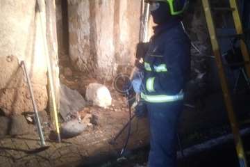 Incendio en un antiguo inmueble de dos plantas en San Antonio-Telde/TA.