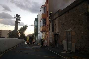 Incendio en un antiguo inmueble de dos plantas en San Antonio-Telde/TA.