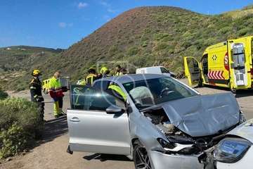 Dos personas heridas en una colisión frontal en una vía de Telde/TA.