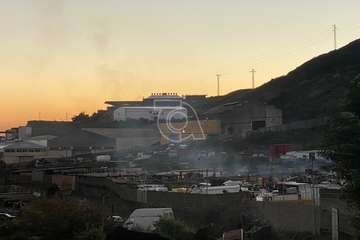  Pavoroso Incendio de una nave industrial en Jinámar (Telde)/TA.