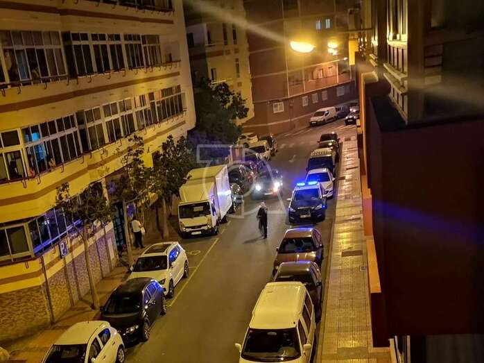 Coches de la Policía Nacional en la zona/TA.