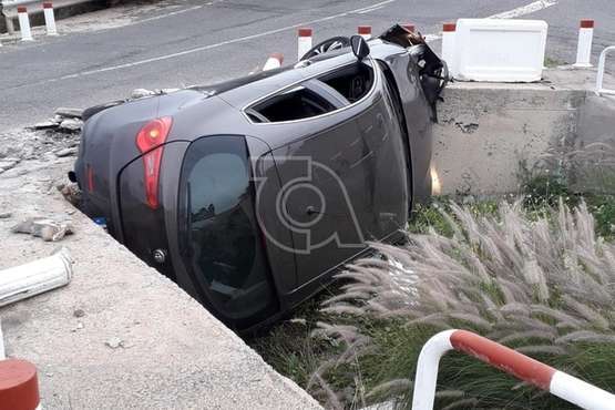 Estado en que quedó el vehículo siniestrado esta tarde/TA.