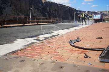 Accidente a la salida del CC Las Terrazas/TA.