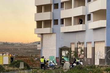 Nuevo incendio en el edificio abandonado de la urbanización de Arauz (Telde)/TA.