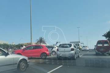 Dos vehículos implicados en una colisión en la GC-1, a la altura de El Goro (Telde)/TA.