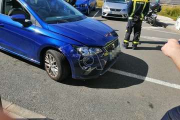 Un turismo vuelca en una calle sin salida de San Juan de Telde/TA.