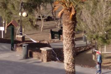 El viento racheado derriba en Telde un vallado en Cruz de Jerez y farolas en los paseos de Taliarte y Melenara/TA.