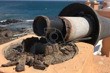 El viento racheado derriba en Telde un vallado en Cruz de Jerez y farolas en los paseos de Taliarte y Melenara/TA.