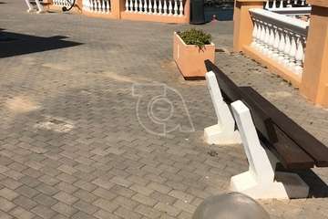 El viento racheado derriba en Telde un vallado en Cruz de Jerez y farolas en los paseos de Taliarte y Melenara/TA.