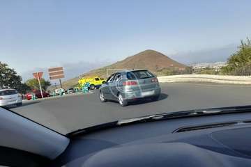  Fuerte colisión frontal entre dos vehículos en la carretera de Telde a Valsequillo/TA.
