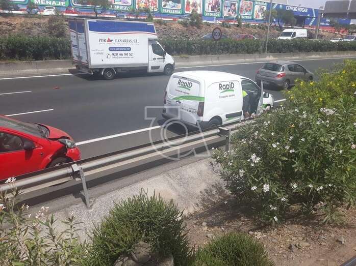 Dos de los vehículos implicados en el accidente/TA.