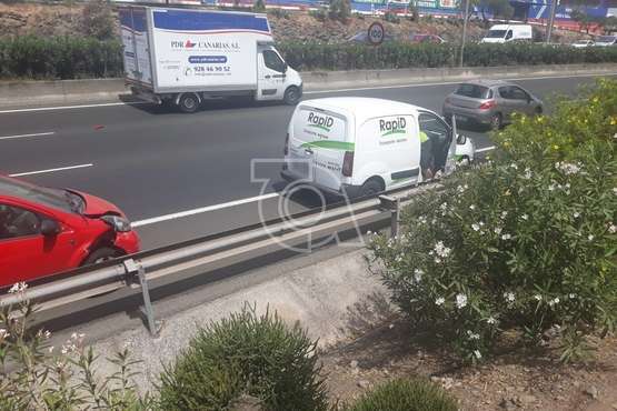 Accidente en la GC-1, en dirección hacia la capital grancanaria, a su paso por Telde/TA.