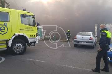 Incendio en las instalaciones abandonadas de Sucan en La Pardilla (Telde)/TA.