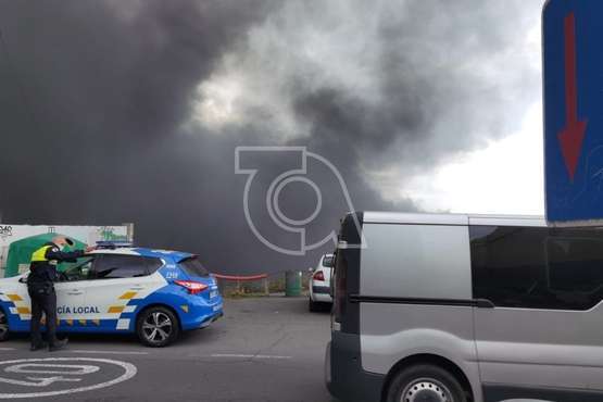 Incendio en las instalaciones abandonadas de Sucan en La Pardilla (Telde)/TA.