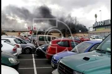 Incendio en las instalaciones abandonadas de Sucan en La Pardilla (Telde)/TA.