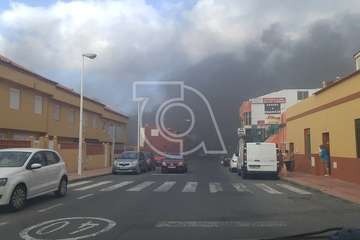 Incendio en las instalaciones abandonadas de Sucan en La Pardilla (Telde)/TA.