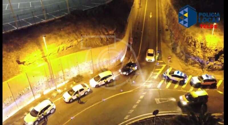 Vista de los controles en la rotonda de Makro a vista de dron/Policía Local de Telde.