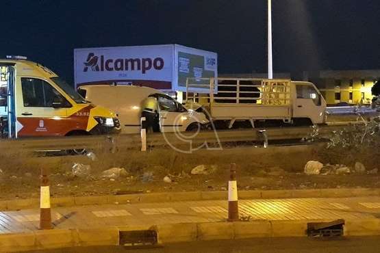 Colisión por alcance en la vía de circunvalación de Telde entre dos vehículos/TA.