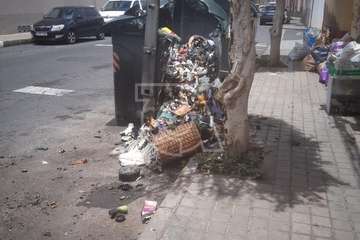 Pirómanos andan sueltos por El Caracol Bajo quemando contenedores/TA.