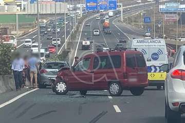 Un accidente con dos vehículos implicados en la GC-1 genera retenciones en dirección sur/TA.