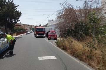 Aparatoso vuelco de un turismo en la carretera de Marzagán/TA.