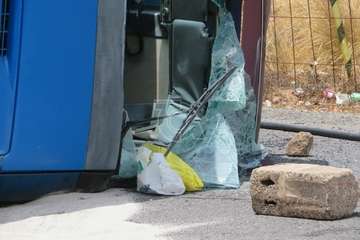 Un camión vuelca en el acceso al vial costero de Telde desde la GC-1 por Salinetas/TA.