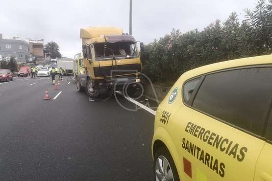 Colisión de dos vehículos y un atropello en la GC-1, en dos accidentes, a su paso por Telde/TA.