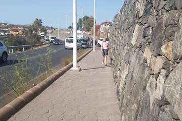 Dos vehículos sufren importantes daños en una colisión frontal en Telde/TA.