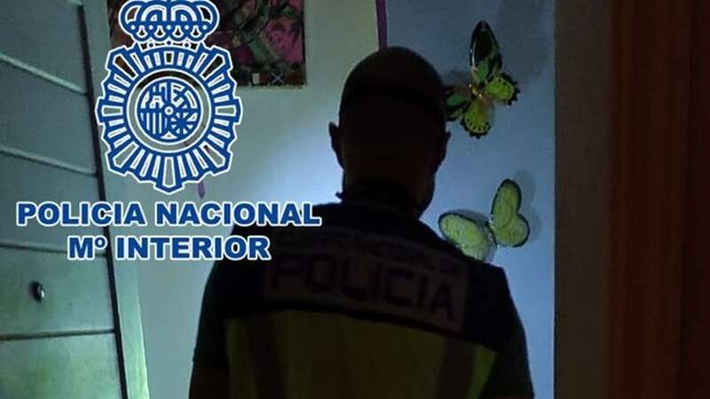 Policía en el interior de la vivienda de El Calero donde ocurrieron los hechos/TA. Policía en el interior de la vivienda de El Calero donde ocurrieron los hechos/TA.