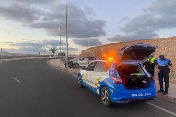 Accidente de un vehículo en el vial costero de Telde/TA.