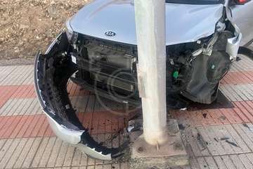Accidente de un vehículo en el vial costero de Telde/TA.