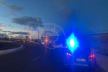 Accidente de un vehículo en el vial costero de Telde/TA.