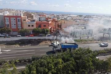 Un vehículo sufre un pequeño incendio cuando circulaba por la GC-1 a la altura de Telde/TA.
