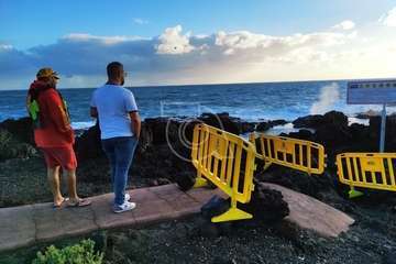 La búsqueda del posible ahogado en la playa de La Garita (Telde) se hará solo desde tierra/TA.