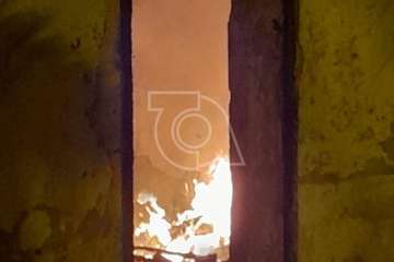 Fuego en un antiguo inmueble abandonado de La Pardilla (Telde)/TA.