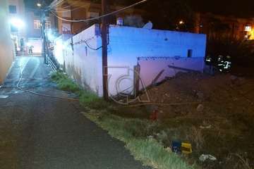  Incendio en una vivienda abandonada de La Pardilla (Telde)/TA.